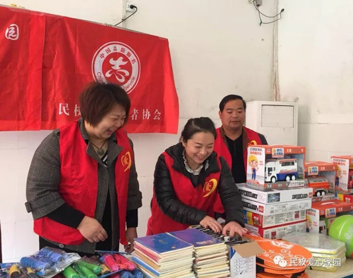 民權志愿者:為聾啞兒童送溫暖 民權志愿者:為聾啞兒童送溫暖