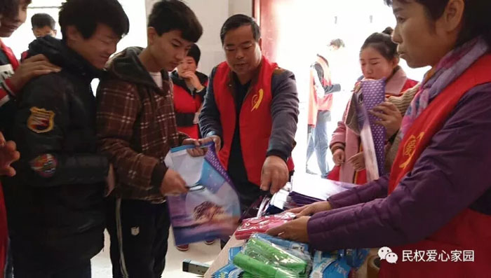 民權志愿者:為聾啞兒童送溫暖 民權志愿者:為聾啞兒童送溫暖