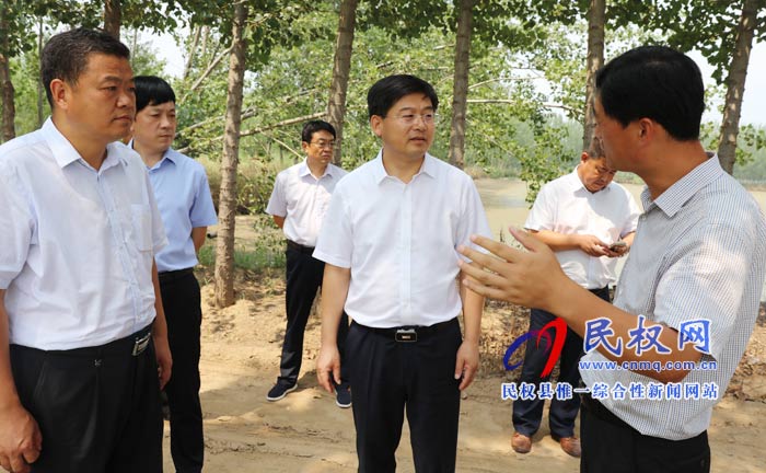 縣委副書記、縣長張團結(jié)查看我縣水源地治理進展情況