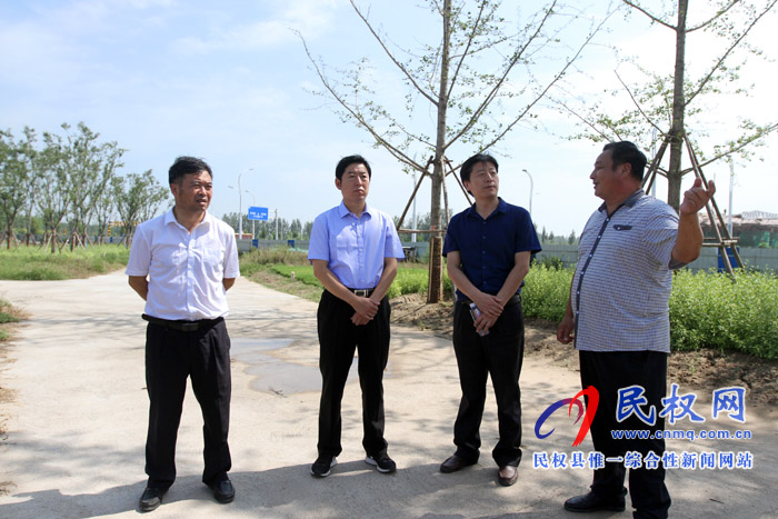 縣委常委、宣傳部長(zhǎng)屠志遠(yuǎn)陪同《商丘日?qǐng)?bào)》采訪團(tuán)在我縣采訪調(diào)研