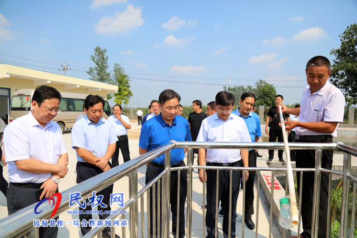全市環(huán)境攻堅現(xiàn)場會在我縣召開 全市環(huán)境攻堅現(xiàn)場會在我縣召開