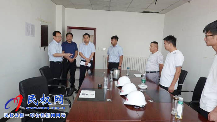 縣委常委、常務(wù)副縣長李啟峰到縣揚塵污染防控辦公室檢查指導(dǎo)工作
