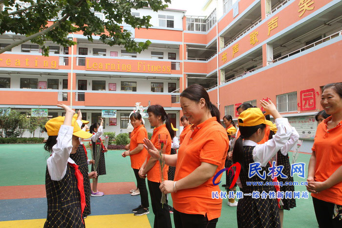 育才雙語小學(xué)舉行教師節(jié)慶典活動(dòng) 育才雙語小學(xué)舉行教師節(jié)慶典活動(dòng)