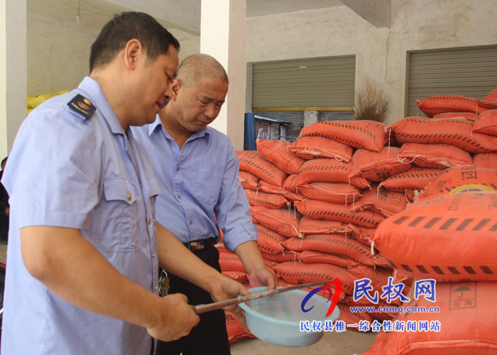 縣工商質(zhì)監(jiān)局開展農(nóng)資市場專項(xiàng)整治護(hù)航“三秋”生產(chǎn)