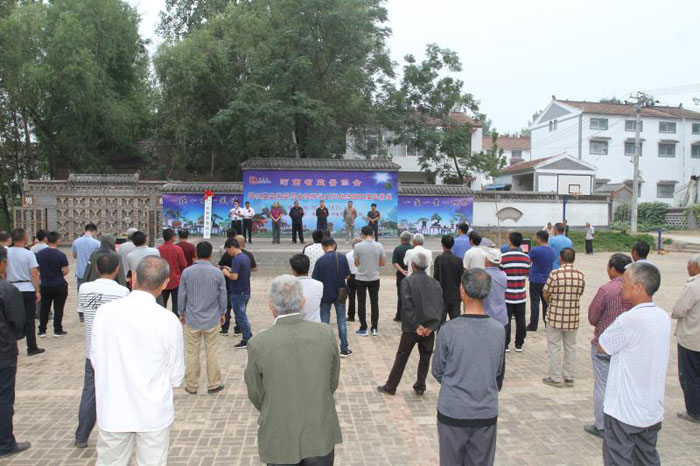 花園鄉(xiāng)舉辦首屆盆景展活動(dòng) 花園鄉(xiāng)舉辦首屆盆景展活動(dòng)