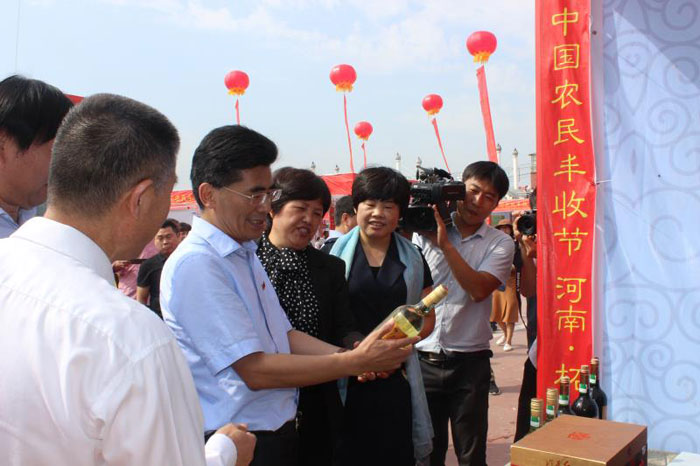民權(quán)縣參加商丘(柘城)分會(huì)場舉辦的“河南省首屆中國農(nóng)民豐收節(jié)” 民權(quán)縣參加商丘(柘城)分會(huì)場舉辦的“河南省首屆中國農(nóng)民豐收節(jié)”