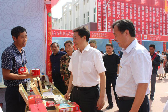 民權(quán)縣參加商丘(柘城)分會(huì)場舉辦的“河南省首屆中國農(nóng)民豐收節(jié)” 民權(quán)縣參加商丘(柘城)分會(huì)場舉辦的“河南省首屆中國農(nóng)民豐收節(jié)”