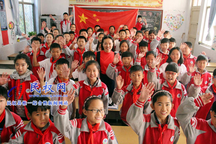 縣實(shí)驗(yàn)小學(xué)開展“喜迎國(guó)慶，濃濃愛(ài)國(guó)情”愛(ài)國(guó)主義教育活動(dòng)