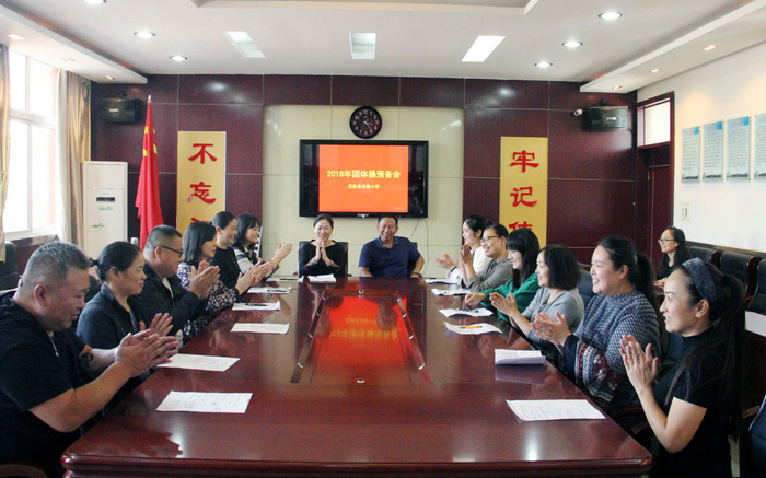 民權(quán)縣實(shí)驗(yàn)小學(xué)大型團(tuán)體操排練進(jìn)行時(shí) 民權(quán)縣實(shí)驗(yàn)小學(xué)大型團(tuán)體操排練進(jìn)行時(shí)