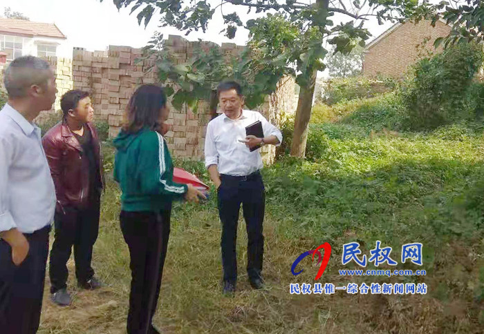 縣委常委、縣委辦公室主任孟亞松到野崗鎮(zhèn)檢查指導(dǎo)脫貧攻堅(jiān)和人居環(huán)境建設(shè)工作
