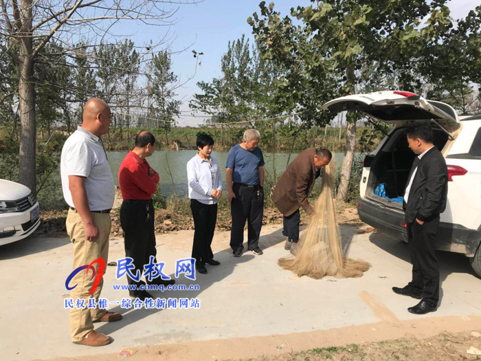市農(nóng)業(yè)局水產(chǎn)站領(lǐng)導(dǎo)蒞民檢查指導(dǎo)工作 市農(nóng)業(yè)局水產(chǎn)站領(lǐng)導(dǎo)蒞民檢查指導(dǎo)工作