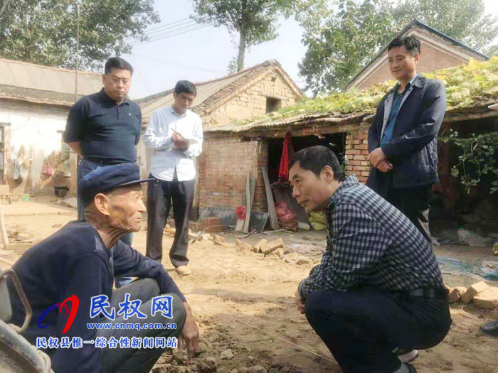 縣委常委、組織部長何玉明到褚廟鄉(xiāng)西張樓村督導(dǎo)查看脫貧攻堅工作