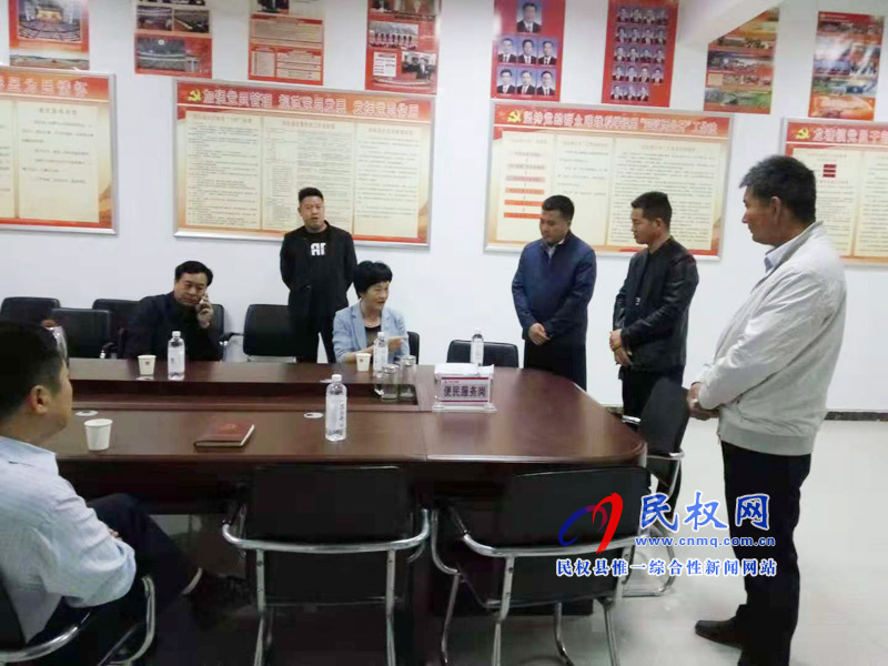 縣人大主任周燕到龍?zhí)伶?zhèn)查看脫貧攻堅(jiān)工作 縣人大主任周燕到龍?zhí)伶?zhèn)查看脫貧攻堅(jiān)工作