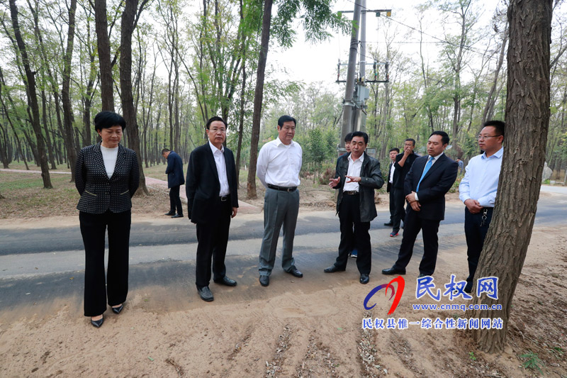 河南省十二屆人大常委會(huì)副主任趙建才蒞民調(diào)研脫貧攻堅(jiān)和生態(tài)建設(shè)工作 河南省十二屆人大常委會(huì)副主任趙建才蒞民調(diào)研脫貧攻堅(jiān)和生態(tài)建設(shè)工作