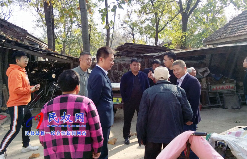 省博物院副院長張德水一行到野崗鎮(zhèn)楊堂村調(diào)研脫貧攻堅(jiān)工作 省博物院副院長張德水一行到野崗鎮(zhèn)楊堂村調(diào)研脫貧攻堅(jiān)工作