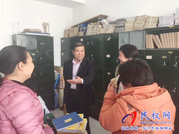 縣檔案局前往縣委辦進(jìn)行檔案業(yè)務(wù)指導(dǎo) 縣檔案局前往縣委辦進(jìn)行檔案業(yè)務(wù)指導(dǎo)