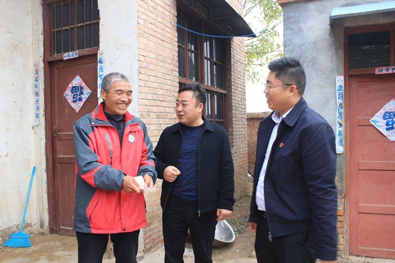 團(tuán)縣委、縣工信局溫暖行動助力建檔立卡貧困大學(xué)生圓夢