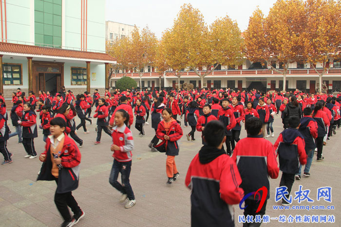 民權(quán)縣實(shí)驗(yàn)小學(xué)陽光體育大課間精彩紛呈 民權(quán)縣實(shí)驗(yàn)小學(xué)陽光體育大課間精彩紛呈