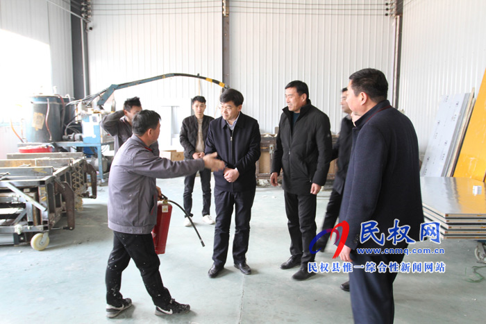縣委副書記、縣長張團(tuán)結(jié)暗訪督察我縣企業(yè)安全生產(chǎn)工作
