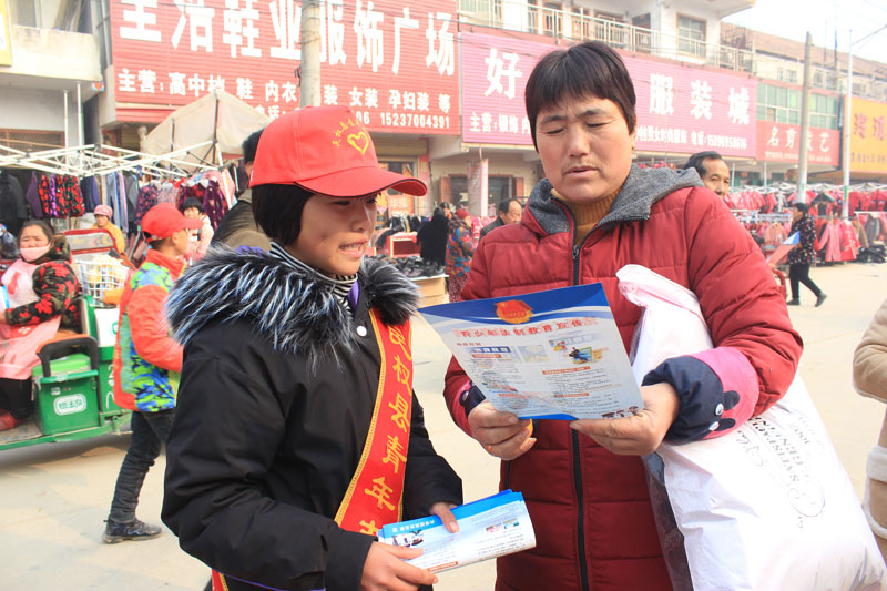 團(tuán)委組織青年志愿者開展“快樂星期天”活動(dòng)