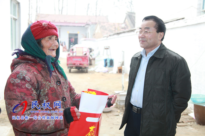 市政府副秘書長任善禮到我縣龍?zhí)伶?zhèn)邢莊村走訪慰問貧困戶 市政府副秘書長任善禮到我縣龍?zhí)伶?zhèn)邢莊村走訪慰問貧困戶