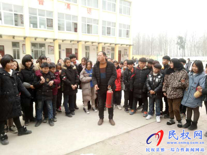 全縣中小學(xué)校開展安全隱患排查和消防應(yīng)急演練活動 全縣中小學(xué)校開展安全隱患排查和消防應(yīng)急演練活動