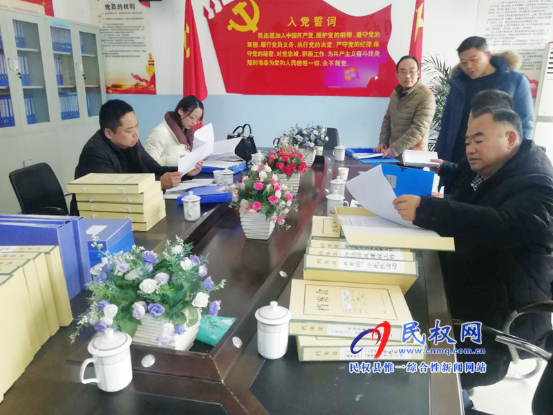 民權(quán)縣教體局關(guān)工委陳克亮主任帶領(lǐng)有關(guān)人員到民族學校檢查指導(dǎo)家長學校工作 民權(quán)縣教體局關(guān)工委陳克亮主任帶領(lǐng)有關(guān)人員到民族學校檢查指導(dǎo)家長學校工作