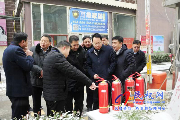 縣委常委、常務(wù)副縣長李啟峰深入我縣重點場所查看安全生產(chǎn)工作