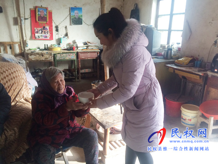 謝丹華:孝心感動(dòng)鄉(xiāng)鄰 謝丹華:孝心感動(dòng)鄉(xiāng)鄰