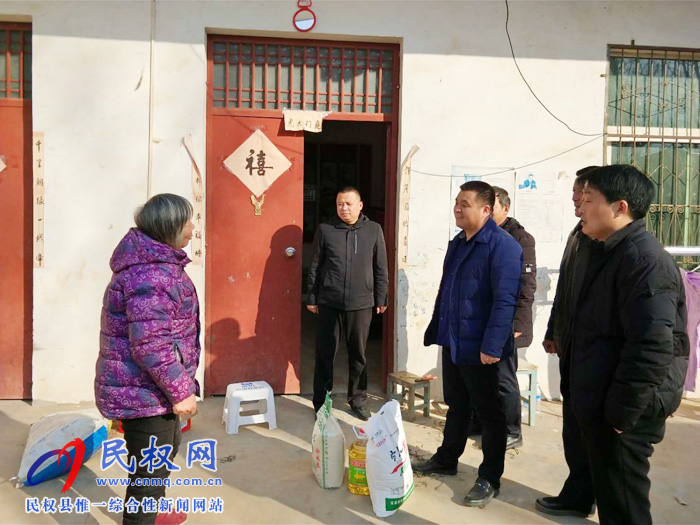 民權(quán)縣運(yùn)管局節(jié)前走訪慰問貧困戶 民權(quán)縣運(yùn)管局節(jié)前走訪慰問貧困戶