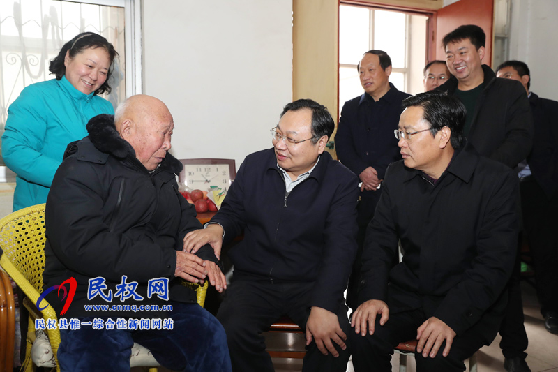 市委常委、常務(wù)副市長吳祖明到我縣慰問困難黨員、優(yōu)撫對象、困難勞模