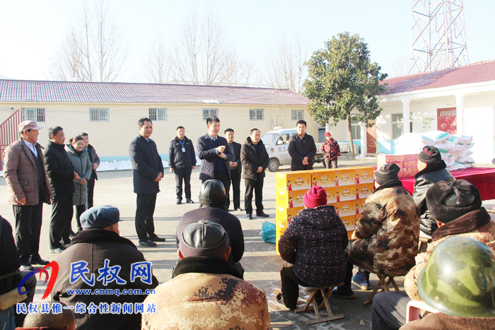 雙塔鎮(zhèn)黨政領導到敬老院看望慰問五保老人