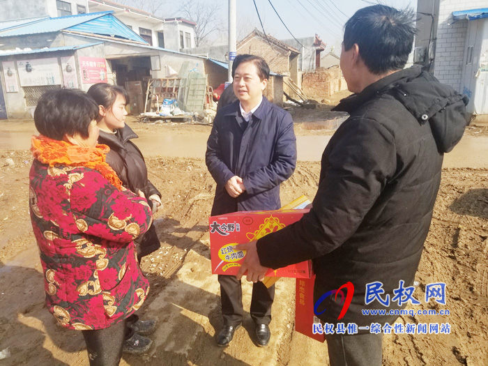 縣委常委、統(tǒng)戰(zhàn)部長趙通到老顏集鄉(xiāng)走訪慰問春蕾女童