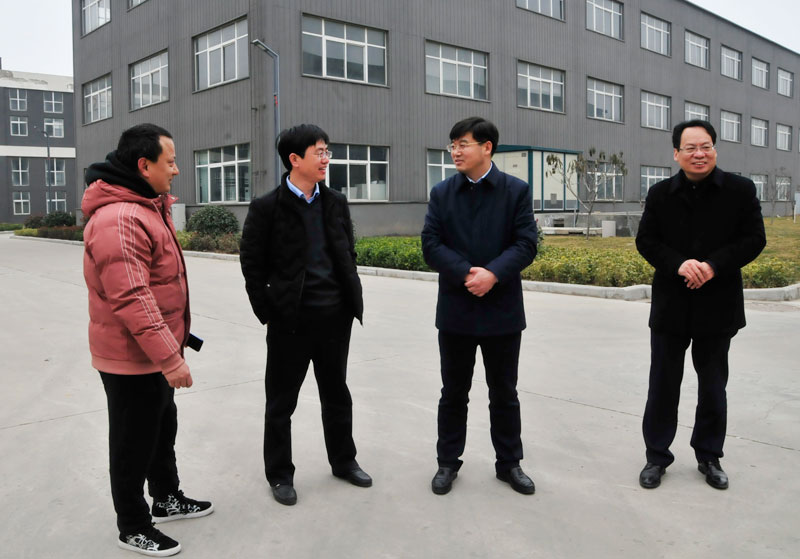 縣委副書記、縣長張團(tuán)結(jié)節(jié)后查看企業(yè)開工生產(chǎn)情況