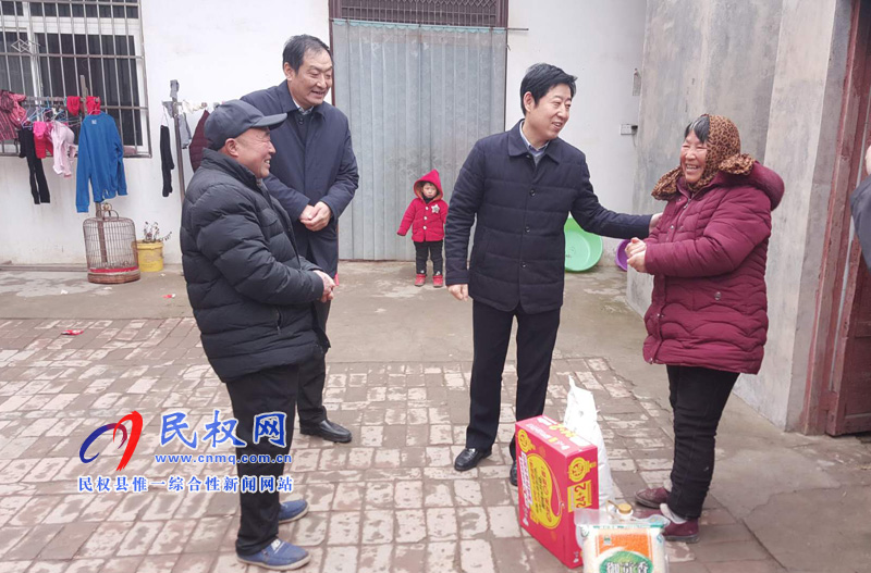 縣委常委、宣傳部長屠志遠(yuǎn)到莊子鎮(zhèn)召開脫貧攻堅(jiān)責(zé)任組長座談會并走訪慰問貧困戶