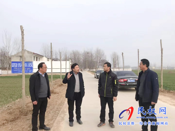 副縣長(zhǎng)陳進(jìn)領(lǐng)調(diào)研縣鄉(xiāng)公路春季路林綠化工作 副縣長(zhǎng)陳進(jìn)領(lǐng)調(diào)研縣鄉(xiāng)公路春季路林綠化工作