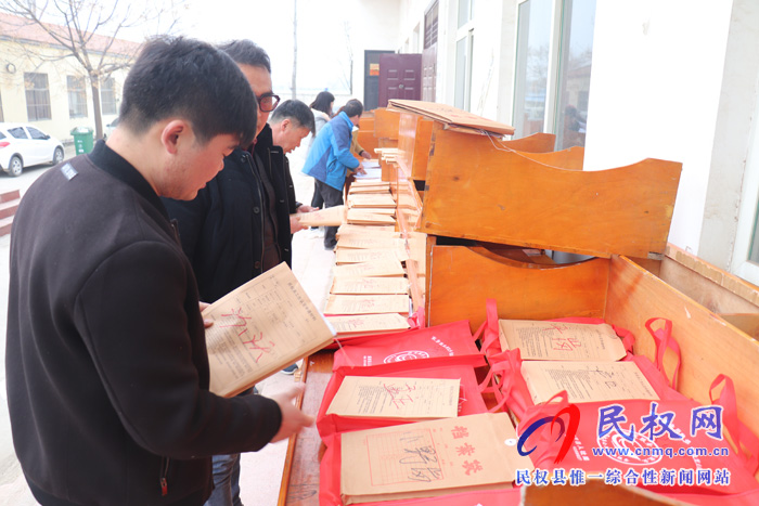 野崗鎮(zhèn)280名教師充當(dāng)模擬脫貧大考調(diào)查問卷人 野崗鎮(zhèn)280名教師充當(dāng)模擬脫貧大考調(diào)查問卷人