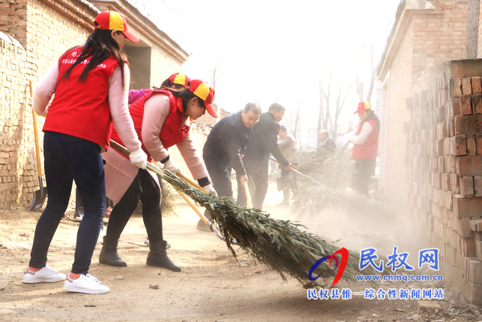 民權(quán)縣供電公司:“電雷鋒”來(lái)了貧困村靚了 民權(quán)縣供電公司:“電雷鋒”來(lái)了貧困村靚了