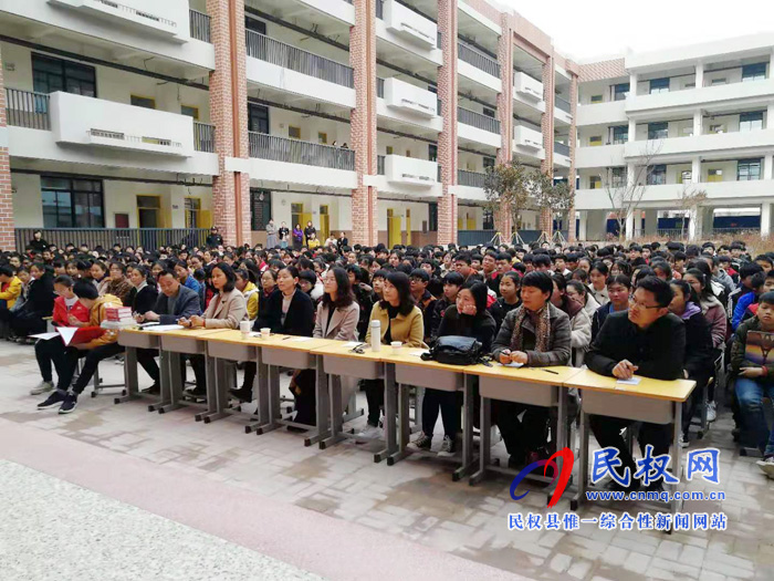 民族學(xué)校舉行“弘揚(yáng)傳統(tǒng)文化，繼承傳統(tǒng)美德”演講比賽