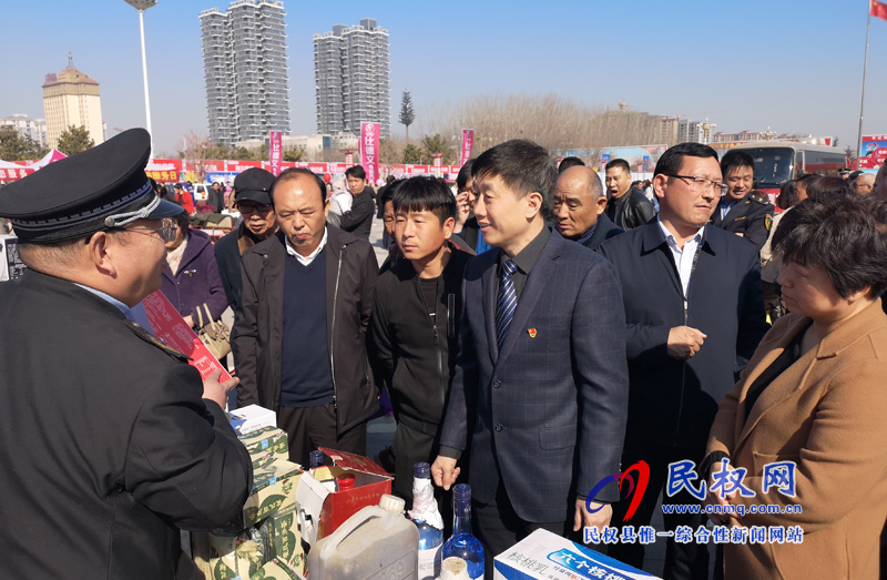 我縣舉行“3.15國際消費(fèi)者權(quán)益日”宣傳活動 我縣舉行“3.15國際消費(fèi)者權(quán)益日”宣傳活動
