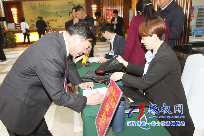 兩會來啦！全縣政協(xié)委員陸續(xù)抵達駐地報到