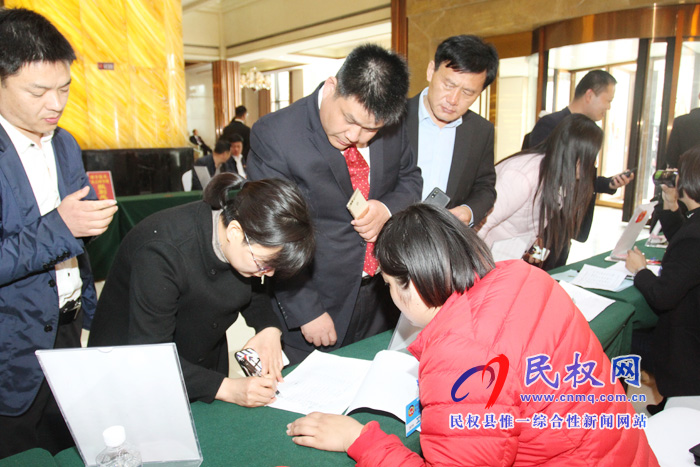 兩會來啦！全縣政協(xié)委員陸續(xù)抵達駐地報到