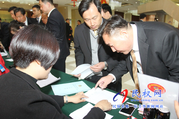 兩會來啦！全縣政協(xié)委員陸續(xù)抵達駐地報到