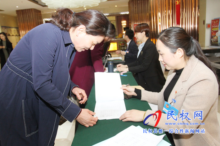兩會來啦！全縣政協(xié)委員陸續(xù)抵達駐地報到