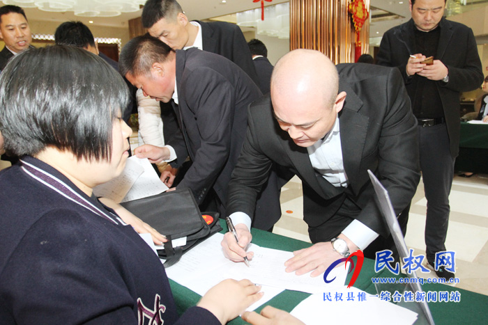 兩會來啦！全縣政協(xié)委員陸續(xù)抵達駐地報到