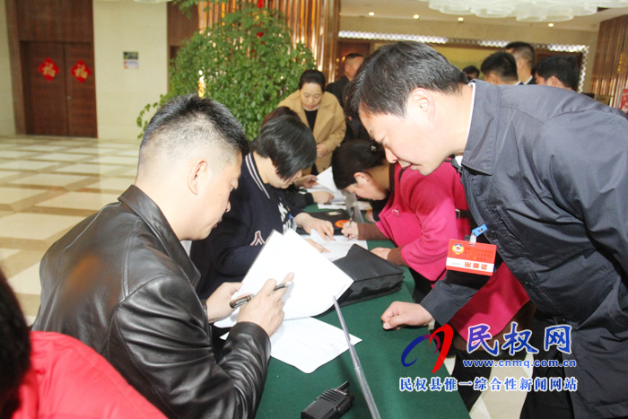 兩會來啦！全縣政協(xié)委員陸續(xù)抵達駐地報到
