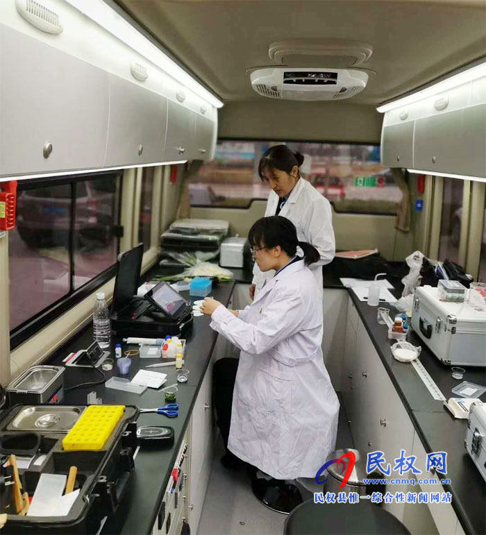 縣食藥監(jiān)局:快速檢測車助力兩會期間食品安全監(jiān)管工作 縣食藥監(jiān)局:快速檢測車助力兩會期間食品安全監(jiān)管工作