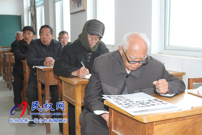 縣老年書畫協(xié)會(huì)培訓(xùn)精彩開(kāi)講 縣老年書畫協(xié)會(huì)培訓(xùn)精彩開(kāi)講