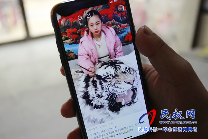 中國畫虎第一村：河南26歲小伙直播賣畫，一場賣出40多幅