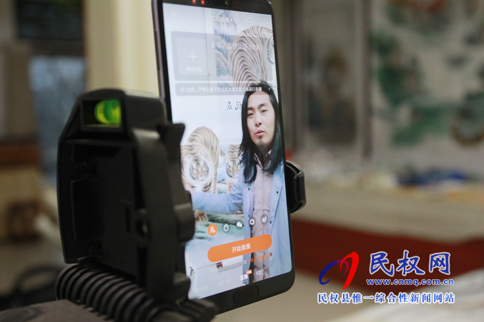中國畫虎第一村：河南26歲小伙直播賣畫，一場賣出40多幅